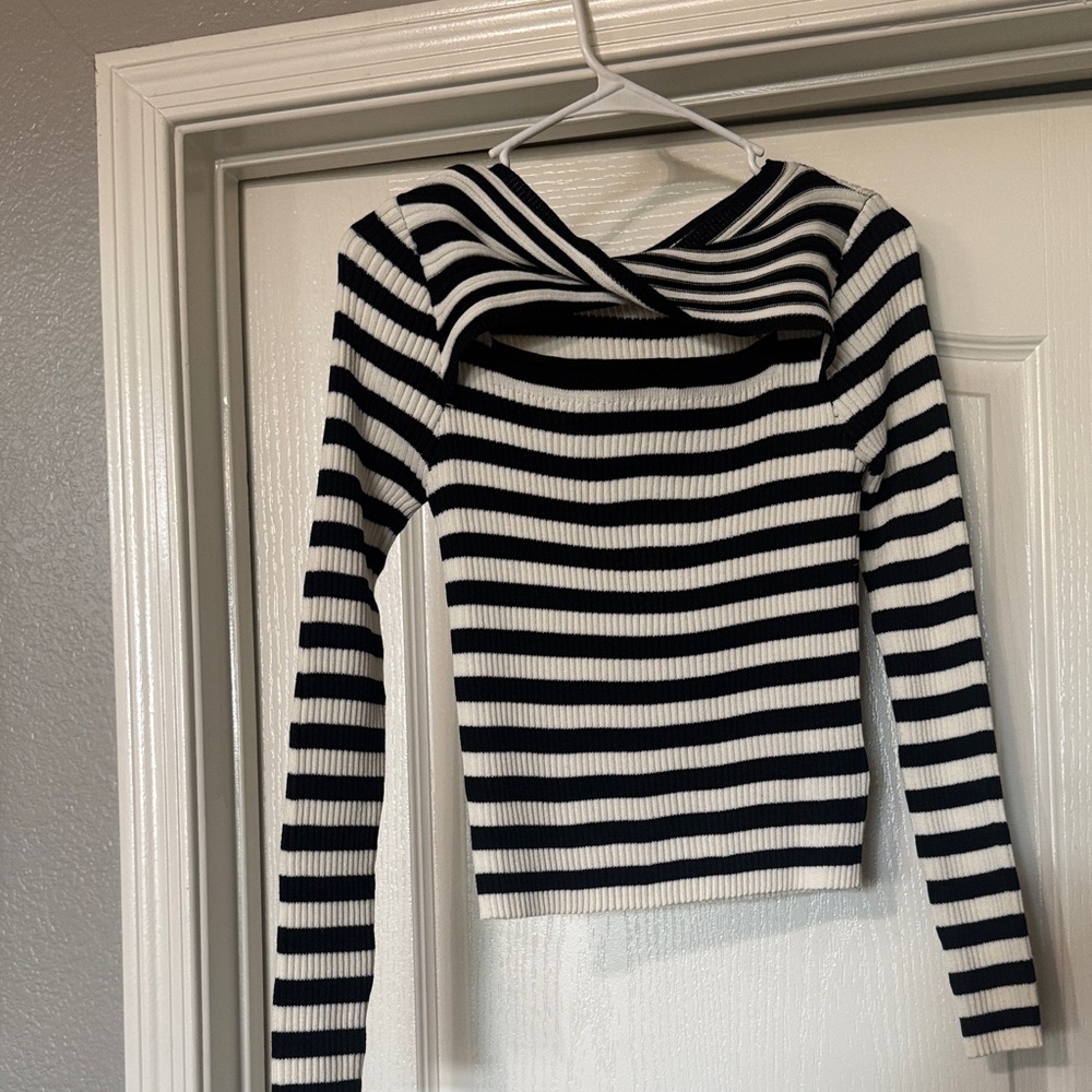Striped Black and White Long Sleeve Top